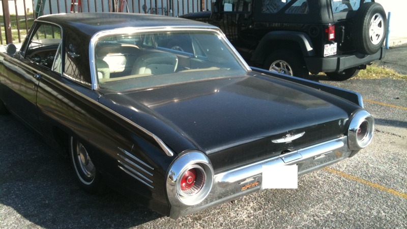 Illustration for article titled This Classic Ford Thunderbird Is A Seriously Badass American Car